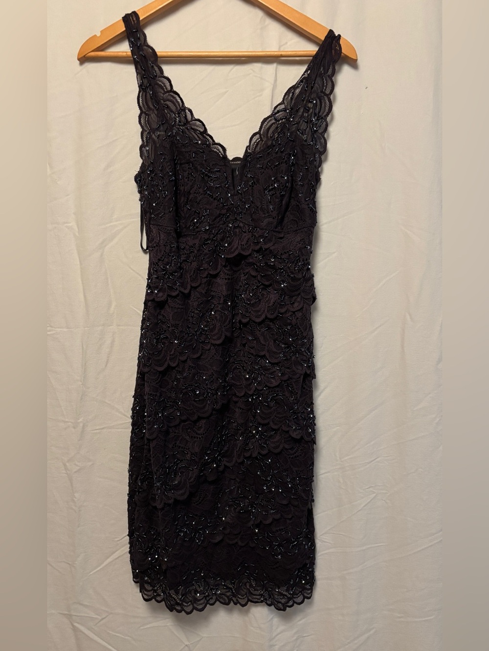 Elegant  Lace V-Neck ruffles midi evening dress